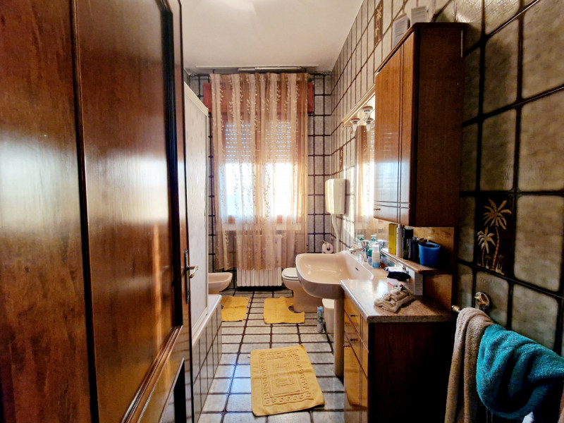 A Borgo Veneto, località Saletto, proponiamo in affitto spaziosa porzione di casa a schiera di te...