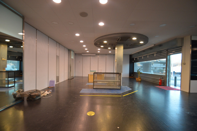 COMMERCIALE VETRINATO CON MOLTA VISIBILITA'

Trattative riservate Immobiliare Unica Colceresa via...