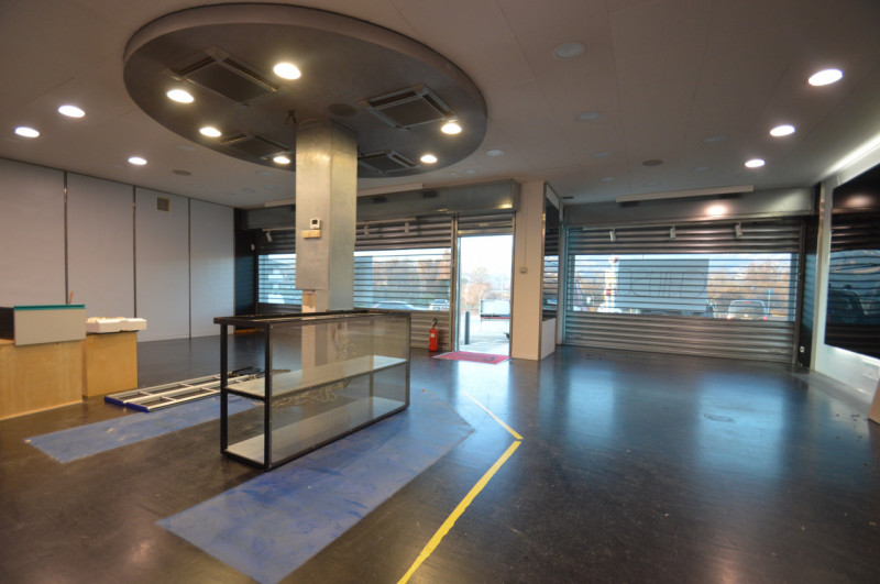 COMMERCIALE VETRINATO CON MOLTA VISIBILITA'

Trattative riservate Immobiliare Unica Colceresa via...