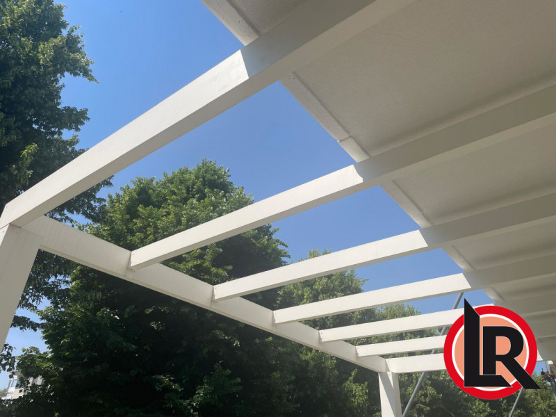 Disponibilità di importante tricamere con giardino, ingresso pedonale indipendente e posto auto p...