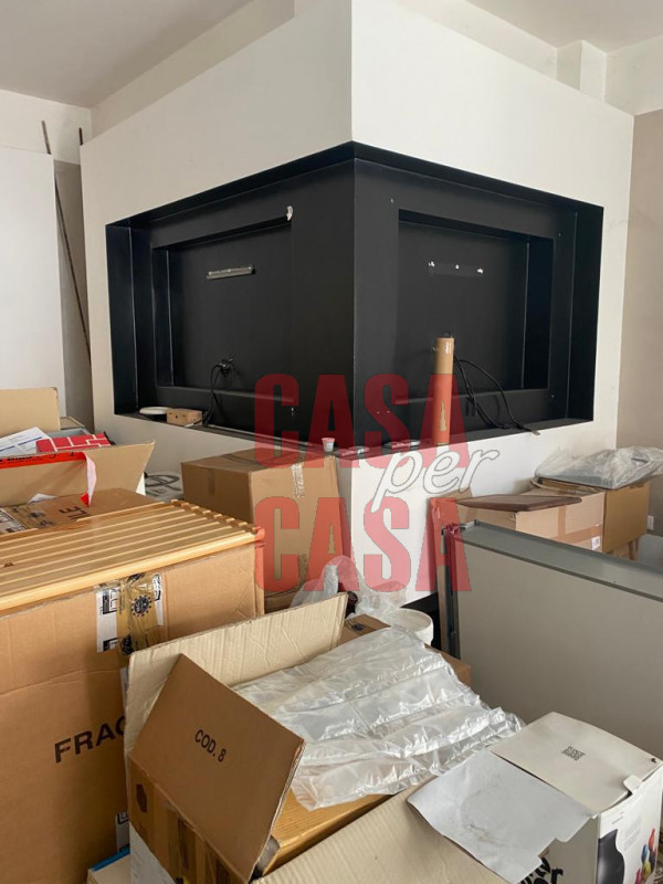 Rif. PDDAN   per info  Marilena m. 3277153302

Locale commerciale con 3 vetrine e possibilità di ...