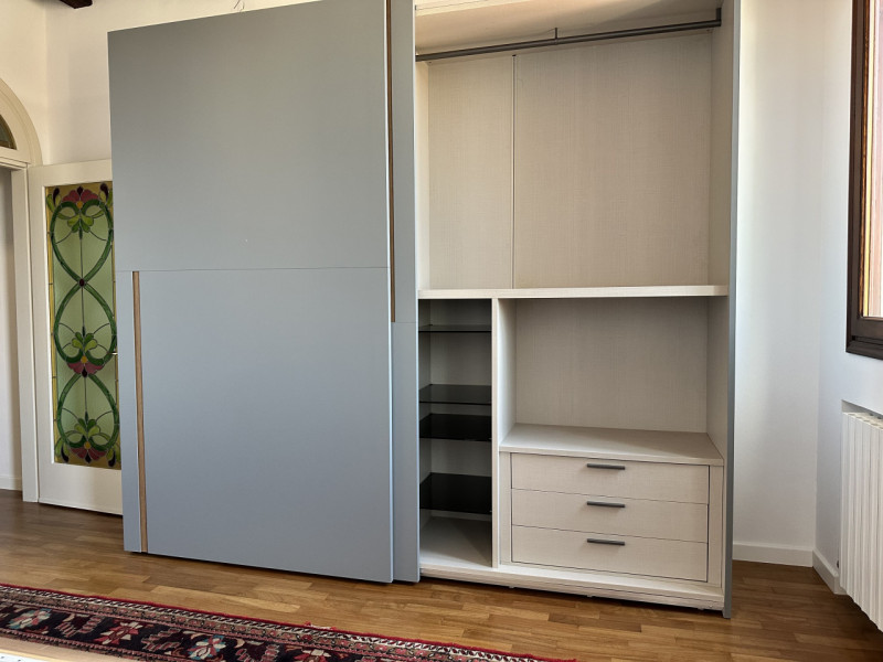 Appartamento, in Via Cesare Battisti, a 30 metri da Ospedale e a 150 metri dal Santo. Esposizione...