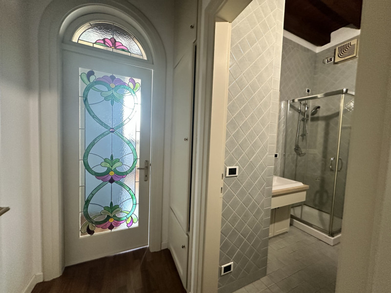 Appartamento, in Via Cesare Battisti, a 30 metri da Ospedale e a 150 metri dal Santo. Esposizione...