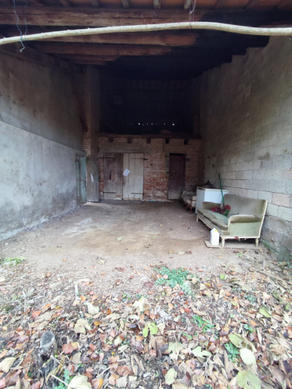 Borgo Veneto, località Saletto, proponiamo in vendita rustico da ristrutturare, con scoperto escl...