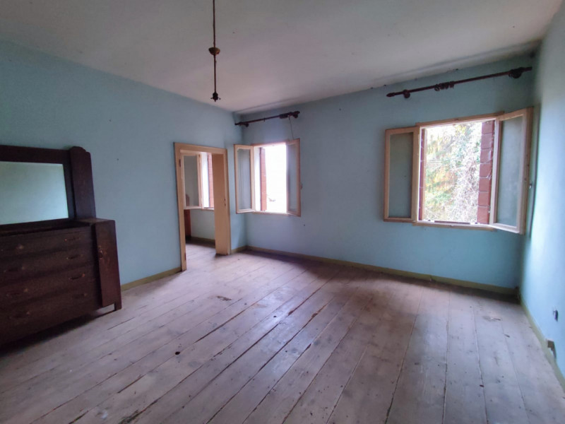 Borgo Veneto, località Saletto, proponiamo in vendita rustico da ristrutturare, con scoperto escl...