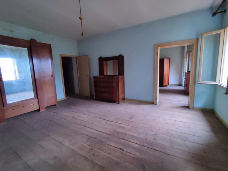 Borgo Veneto, località Saletto, proponiamo in vendita rustico da ristrutturare, con scoperto escl...