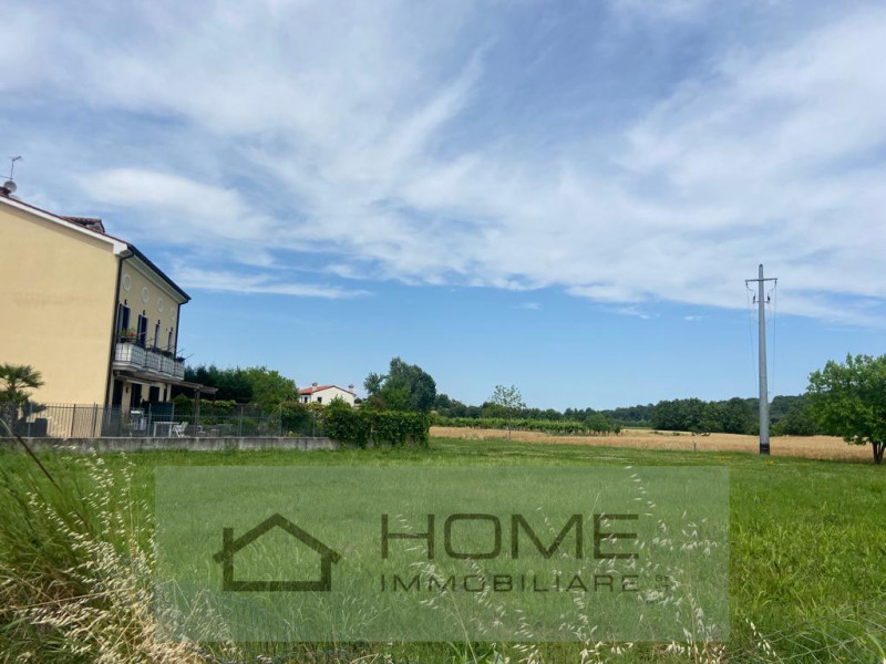 Si propone in vendita lotto edificabile a Bastia di Rovolon (PD) in pregevole zona residenziale c...