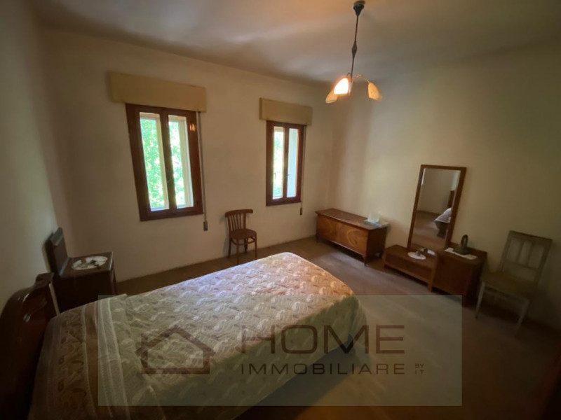 A Carbonara nel comune di Rovolon, proponiamo in vendita villetta indipendente da ristrutturare, ...