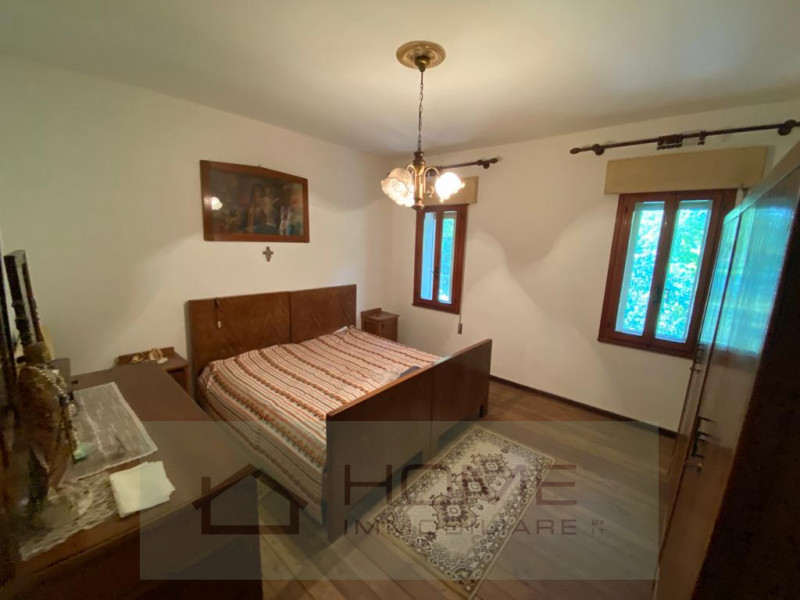 A Carbonara nel comune di Rovolon, proponiamo in vendita villetta indipendente da ristrutturare, ...