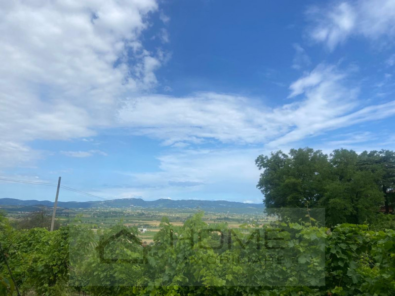 A Carbonara nel comune di Rovolon, proponiamo in vendita villetta indipendente da ristrutturare, ...