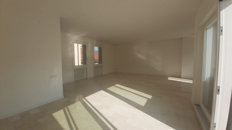 Nel cuore del centro storico di Vicenza, precisamente in Corso Palladio, su un palazzo di poche u...