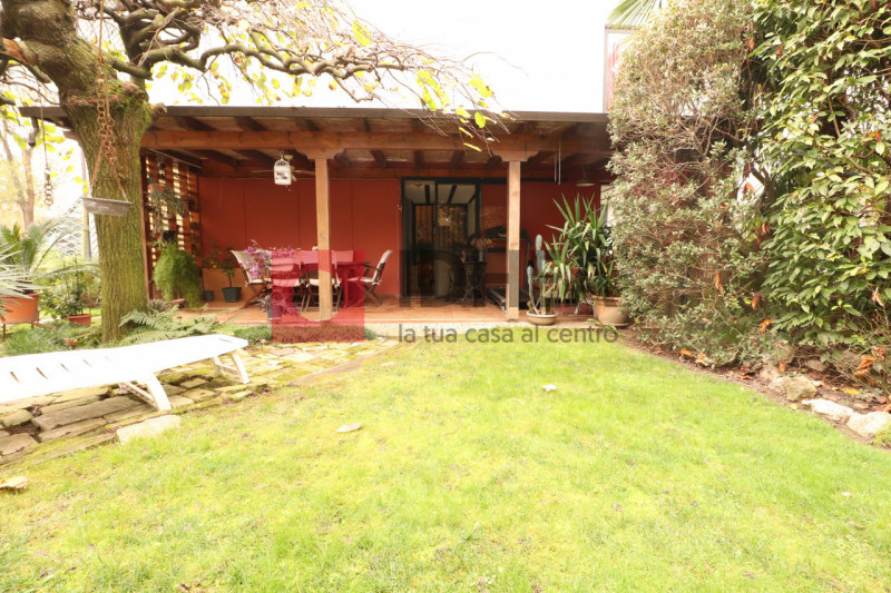 CASIER: CENTRO

Inserita in un bel contesto residenziale, in zona centrale al paese, ma distante ...