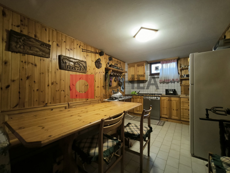 CASIER: CENTRO

Inserita in un bel contesto residenziale, in zona centrale al paese, ma distante ...