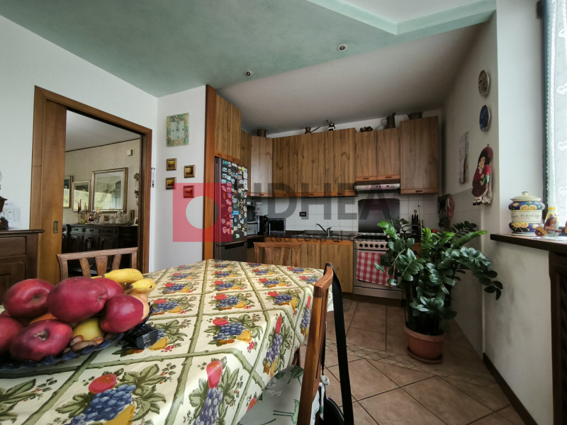 CASIER: CENTRO

Inserita in un bel contesto residenziale, in zona centrale al paese, ma distante ...