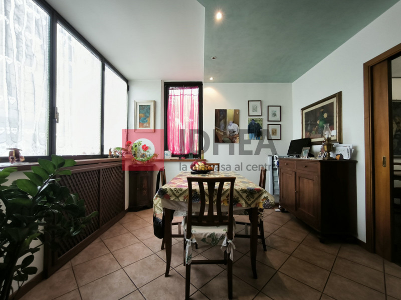 CASIER: CENTRO

Inserita in un bel contesto residenziale, in zona centrale al paese, ma distante ...