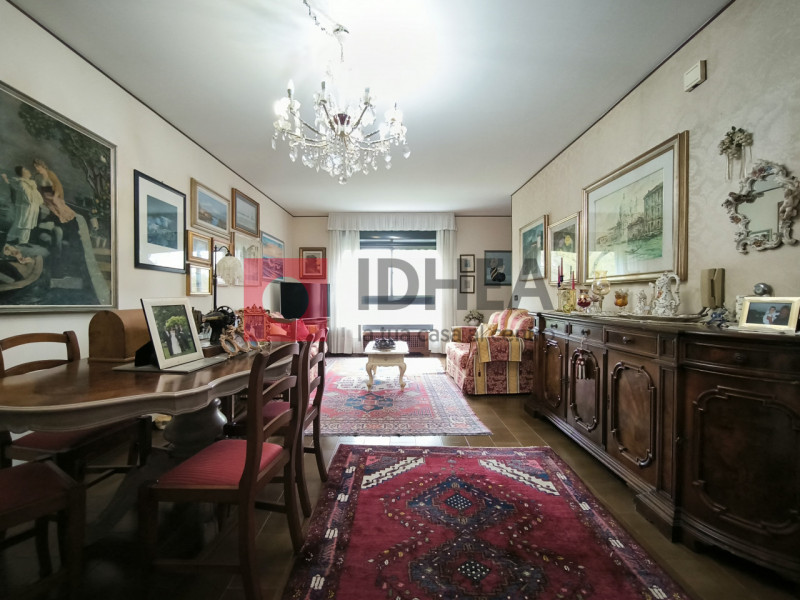 CASIER: CENTRO

Inserita in un bel contesto residenziale, in zona centrale al paese, ma distante ...