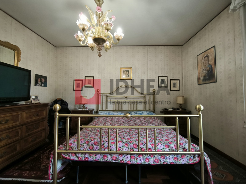 CASIER: CENTRO

Inserita in un bel contesto residenziale, in zona centrale al paese, ma distante ...