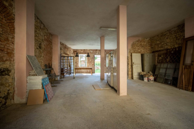 Se stai cercando una casa da trasformare in un progetto unico, capace di rispecchiare pienamente ...