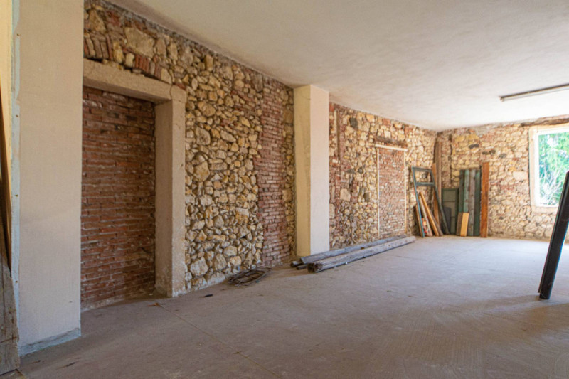 Se stai cercando una casa da trasformare in un progetto unico, capace di rispecchiare pienamente ...