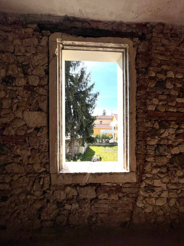 Se stai cercando una casa da trasformare in un progetto unico, capace di rispecchiare pienamente ...