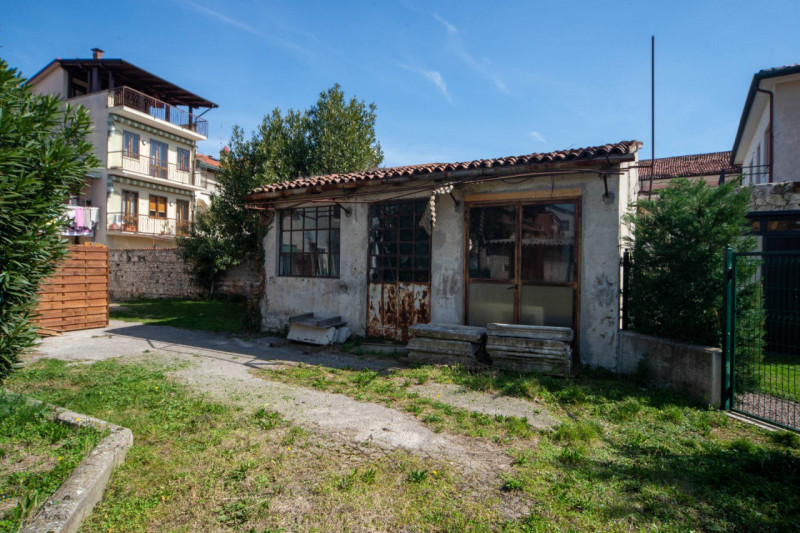 Se stai cercando una casa da trasformare in un progetto unico, capace di rispecchiare pienamente ...