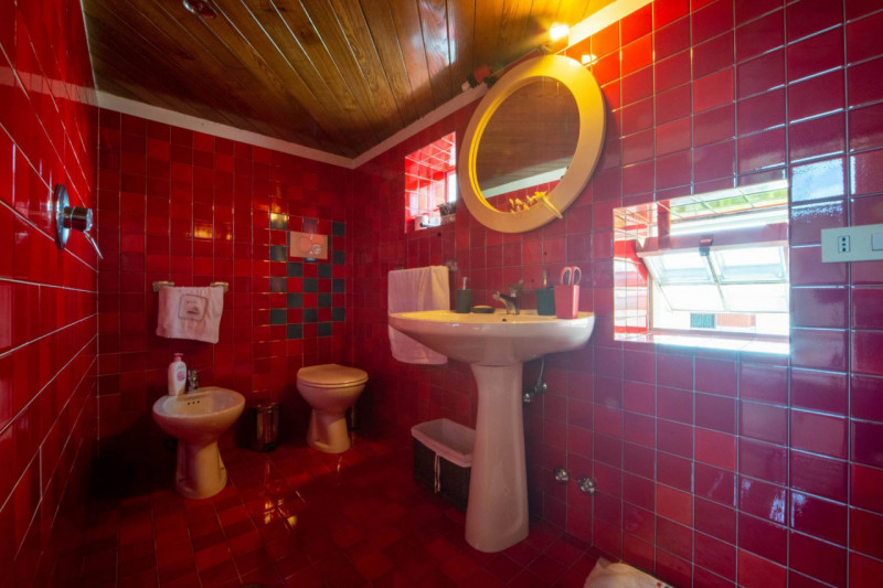 In una via per soli residenti, tranquilla e ben abitata, vi proponiamo in vendita splendida villa...