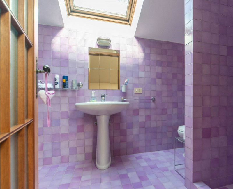 In una via per soli residenti, tranquilla e ben abitata, vi proponiamo in vendita splendida villa...