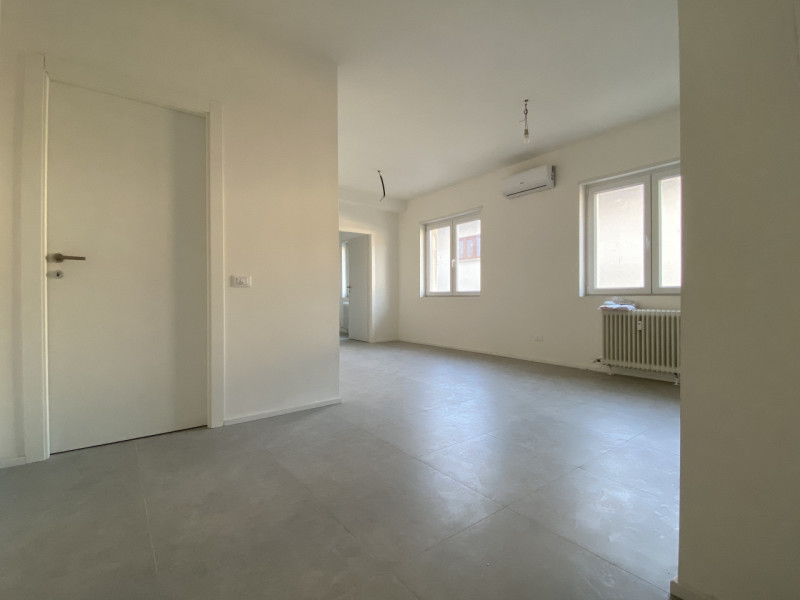 Tra viale Margherita e corso Padova, in zona interna lontana dal traffico, proponiamo la vendita ...