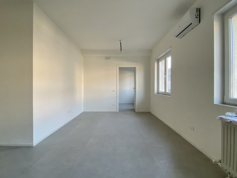 Tra viale Margherita e corso Padova, in zona interna lontana dal traffico, proponiamo la vendita ...