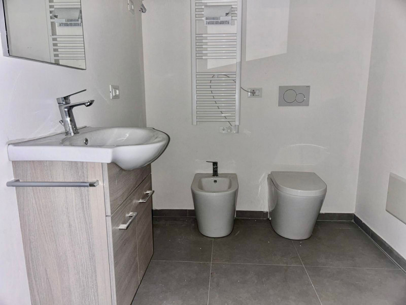 Tra viale Margherita e corso Padova, in zona interna lontana dal traffico, proponiamo la vendita ...