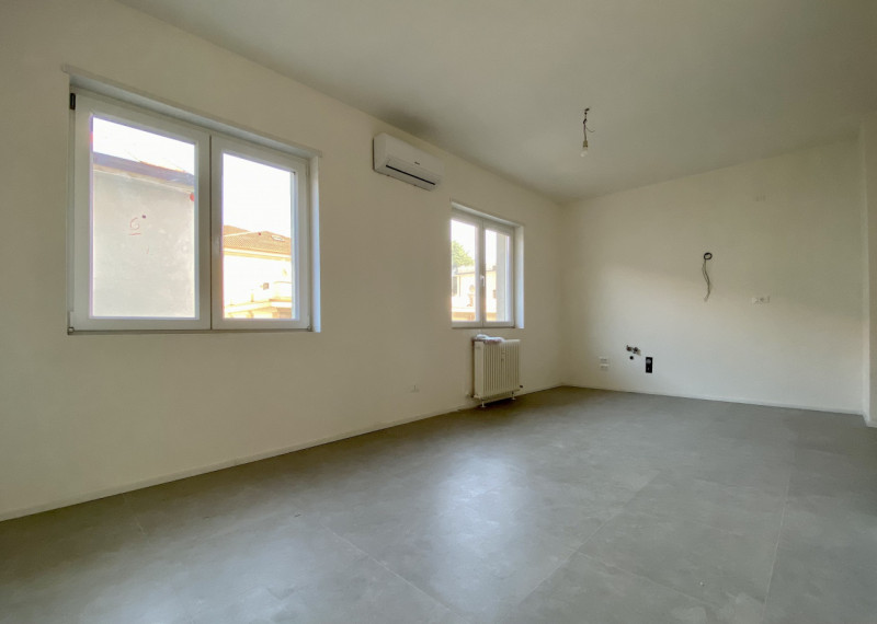 Tra viale Margherita e corso Padova, in zona interna lontana dal traffico, proponiamo la vendita ...