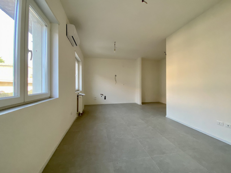 Tra viale Margherita e corso Padova, in zona interna lontana dal traffico, proponiamo la vendita ...