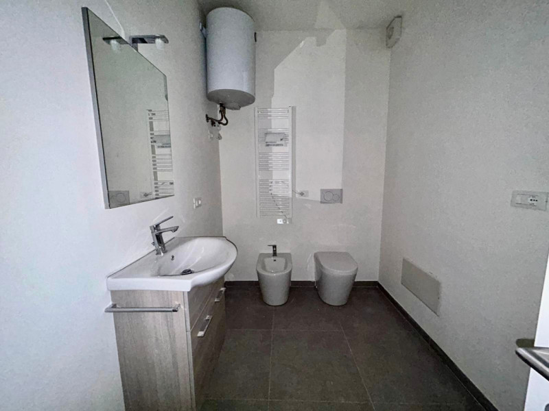 Tra viale Margherita e corso Padova, in zona interna lontana dal traffico, proponiamo la vendita ...