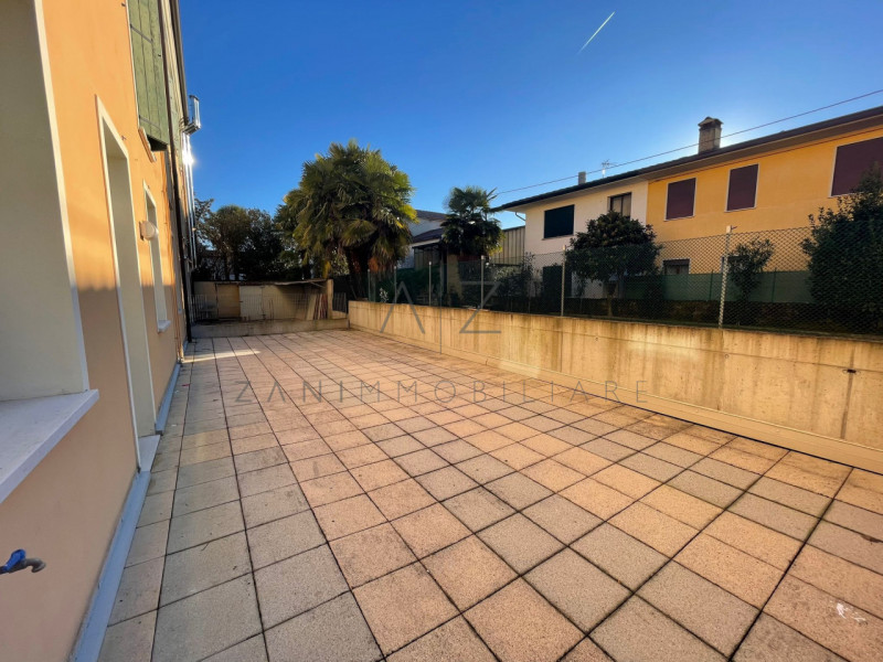 Per informazioni e visite contattare:
Adriana: 348/9052906
Consulente immobiliare Sara: 348/85602...