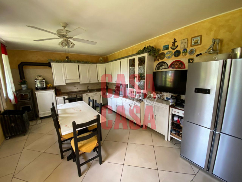 ALBIGNASEGO

In zona interna e verdeggiante, villa singola di recente costruzione dalle ampie met...