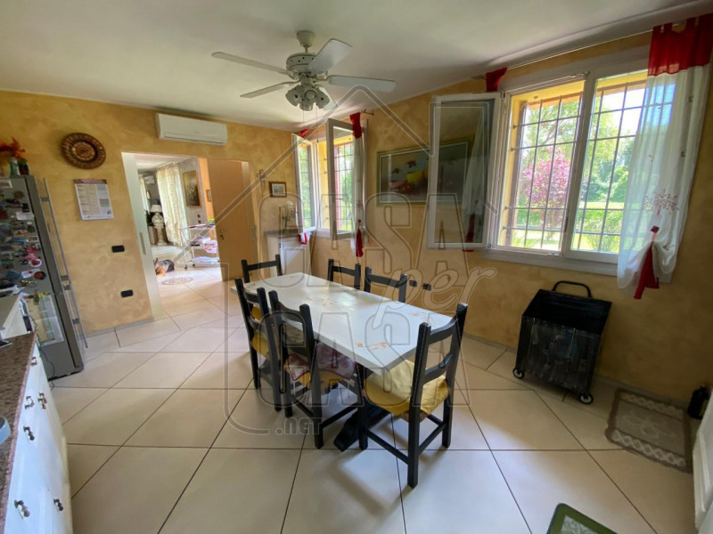 ALBIGNASEGO

In zona interna e verdeggiante, villa singola di recente costruzione dalle ampie met...