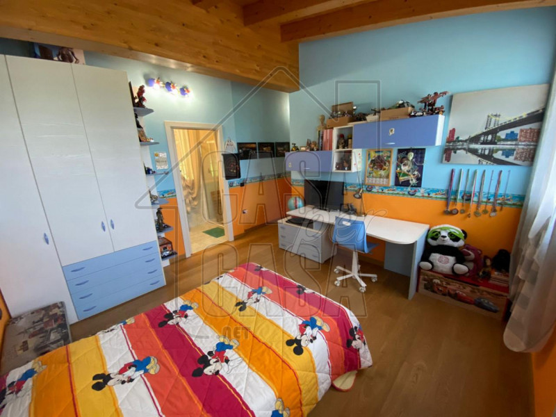 ALBIGNASEGO

In zona interna e verdeggiante, villa singola di recente costruzione dalle ampie met...