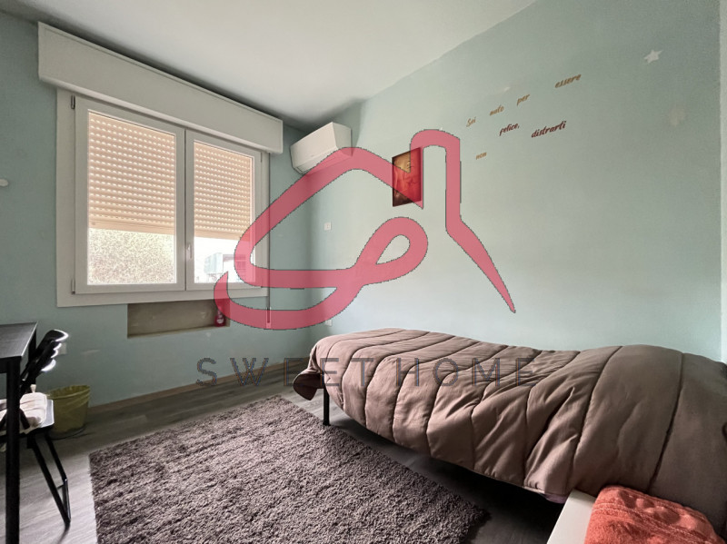 Padova (Mortise): abitazione singola disposta su più livelli.
Piano Rialzato: ingresso, soggiorno...