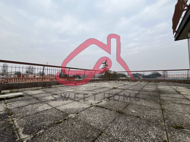 Padova (Mortise): abitazione singola disposta su più livelli.
Piano Rialzato: ingresso, soggiorno...