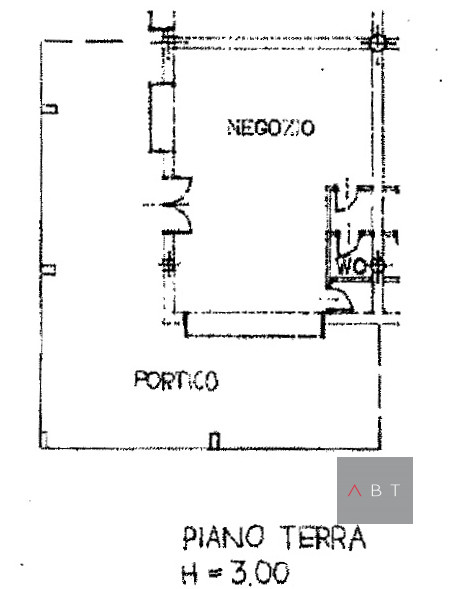 Situato nella frazione di Pieve, negozio al piano terra con bagno e portico. L'immobile dispone d...