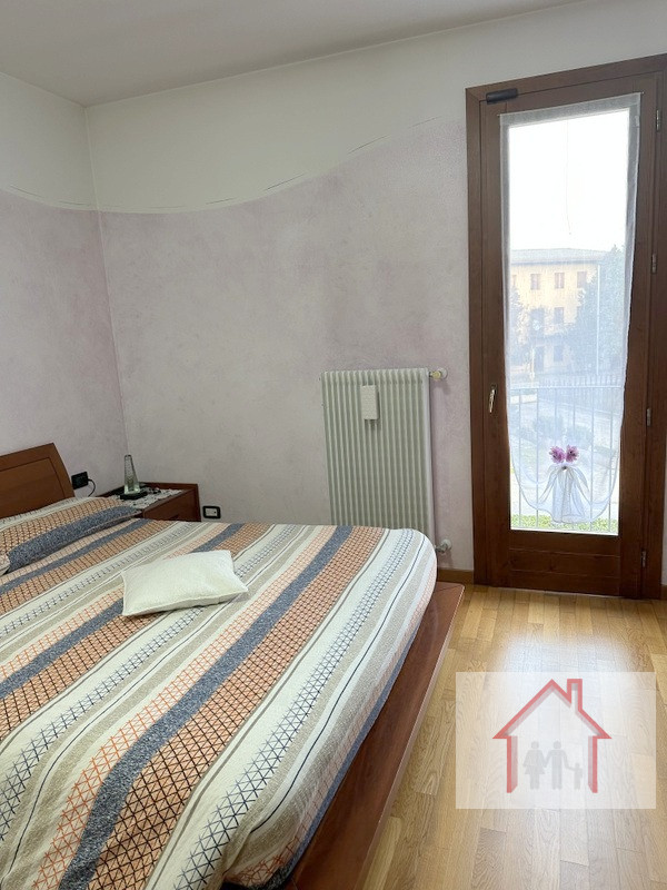 L’Agenzia Immobiliare Luxor propone in vendita una splendida porzione di testa in trifamiliare si...