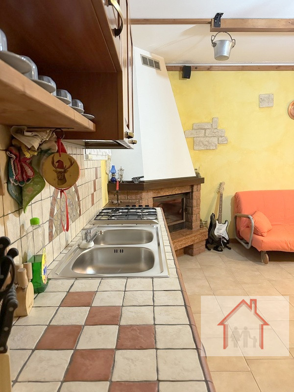 L’Agenzia Immobiliare Luxor propone in vendita una splendida porzione di testa in trifamiliare si...