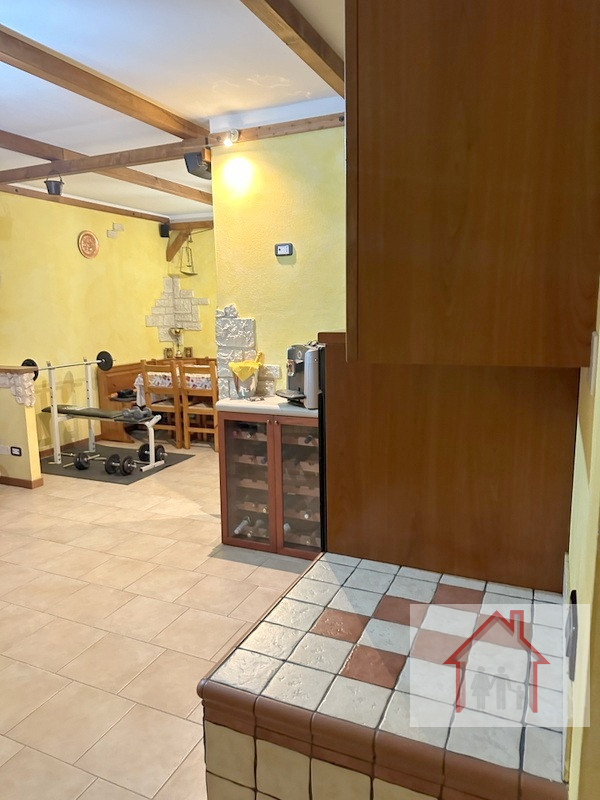 L’Agenzia Immobiliare Luxor propone in vendita una splendida porzione di testa in trifamiliare si...