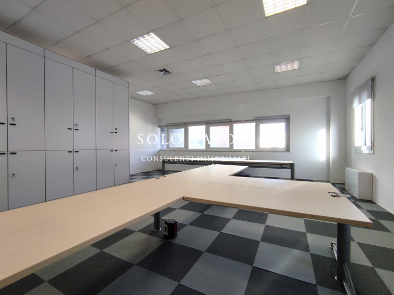 Spazio direzionale con una superficie di circa 330 metri quadrati in affitto a Vedelago. Si trova...