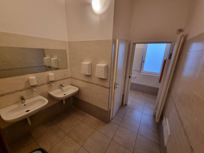 Situato ad Alonte in posizione con ampia visibilità e prossima alla Zona Industriale-Artigianale,...