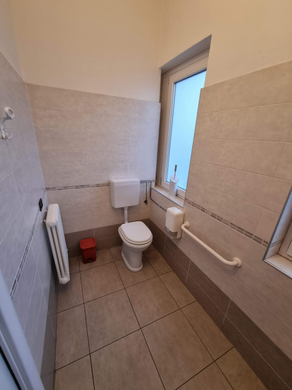 Situato ad Alonte in posizione con ampia visibilità e prossima alla Zona Industriale-Artigianale,...