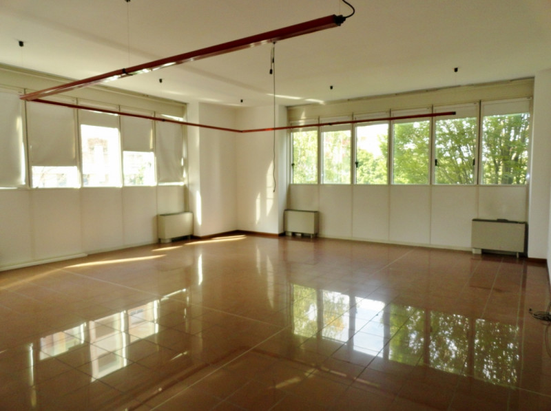 UFFICIO DI 240 MQ IN VENDITA PER INVESTIMENTO A REDDITO A VICENZA - QUARTIERE MERCATO NUOVO - POS...