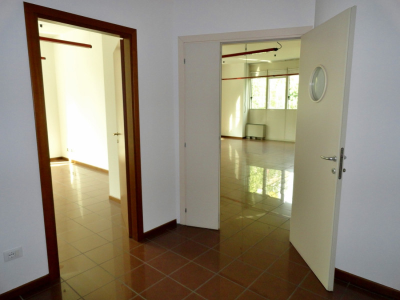 UFFICIO DI 240 MQ IN VENDITA PER INVESTIMENTO A REDDITO A VICENZA - QUARTIERE MERCATO NUOVO - POS...