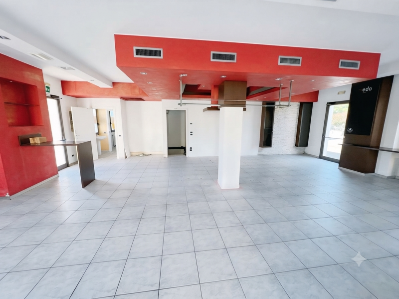 (Per INFO Cristina 3389226442) A Pionca di Vigonza, proponiamo in vendita spazio commerciale con ...