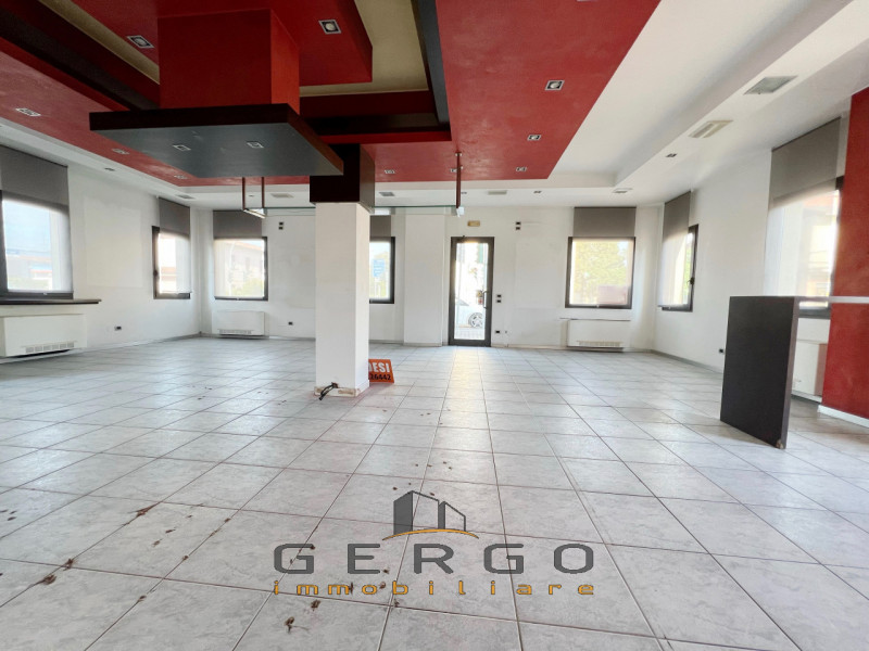 (Per INFO Cristina 3389226442) A Pionca di Vigonza, proponiamo in vendita spazio commerciale con ...
